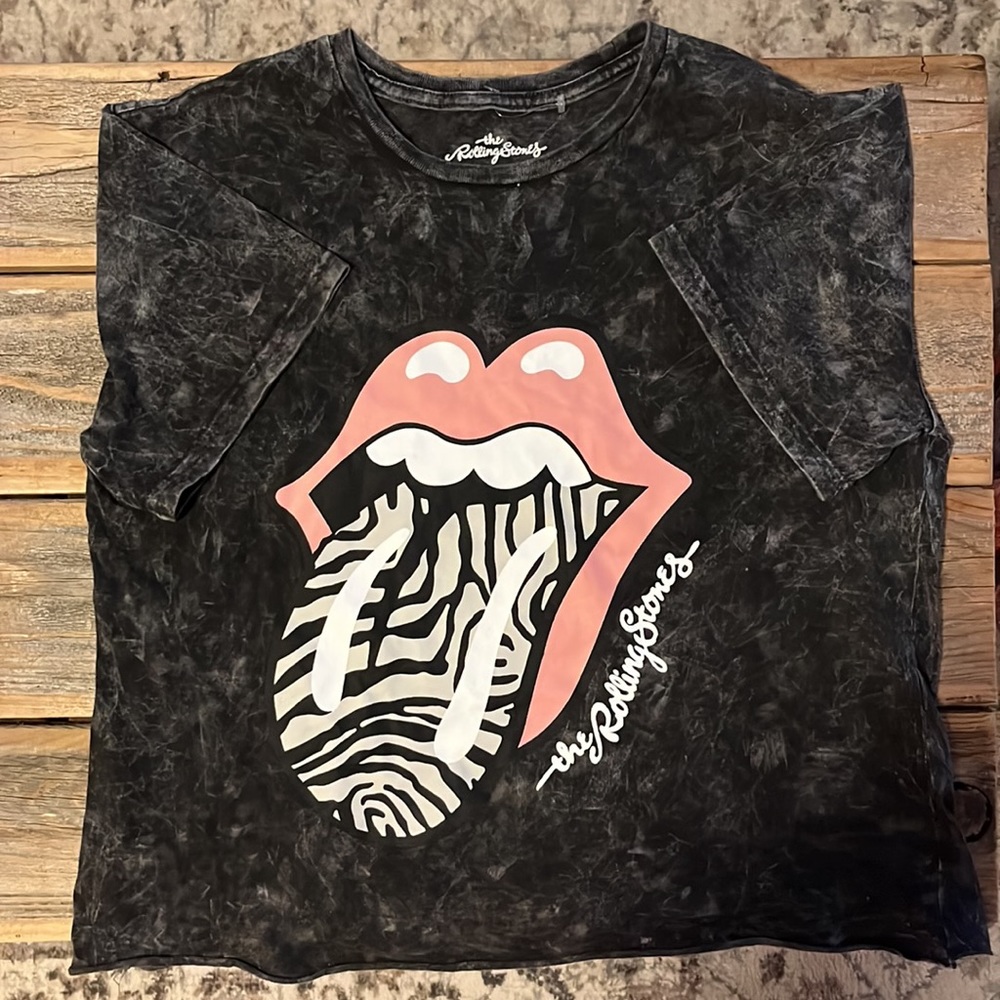 The Rolling Stones crop T-shirt.